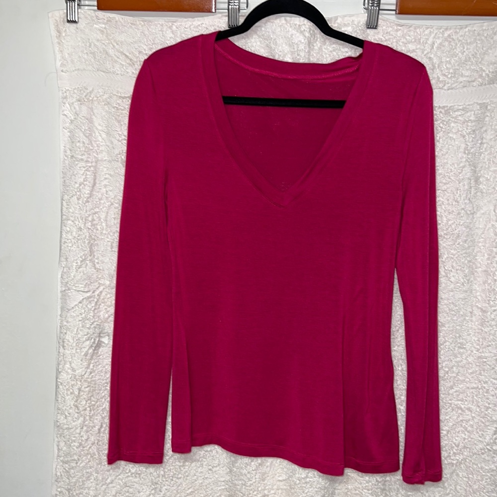 Charlotte Russe Long Sleeve V-neck Shirt Fuchsia Large